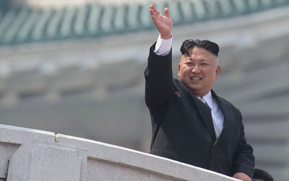 Kuzey Kore lideri Kim'den fırlattıkları füzeyi yapanlara ödül
