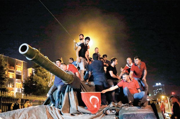 İstanbul’da 15 Temmuz gecesi saat saat neler oldu?