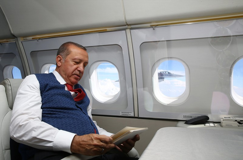 Cumhurbaşkanı Erdoğan İstanbul'a geldi Şehitler Köprüsü doldu