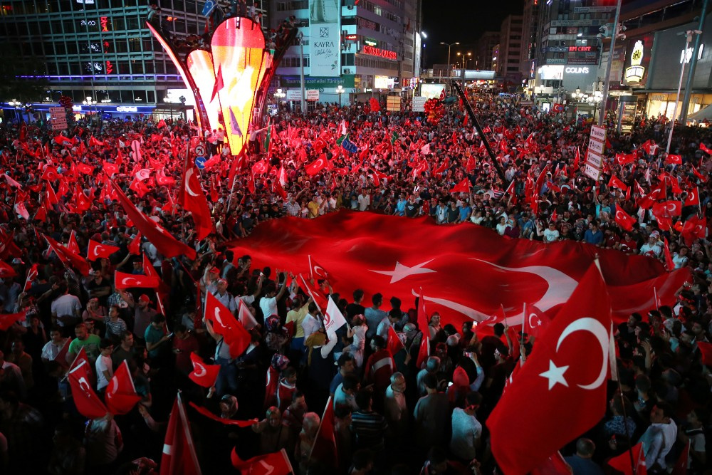 Ankaralılar Kızılay Milli İrade Meydanı'nı doldurdu