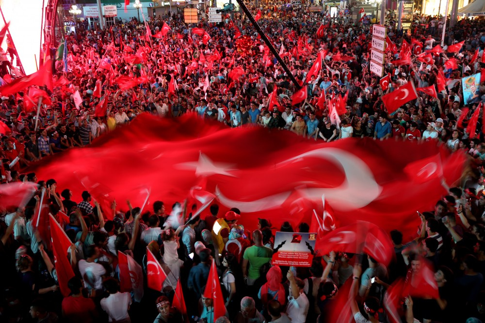 Ankaralılar Kızılay Milli İrade Meydanı'nı doldurdu