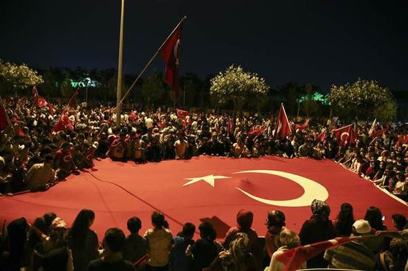 Türkiye demokrasi nöbetinde işte ilginç kareler