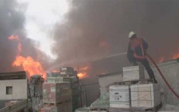 İstanbul Ümraniye'de dev yangın!