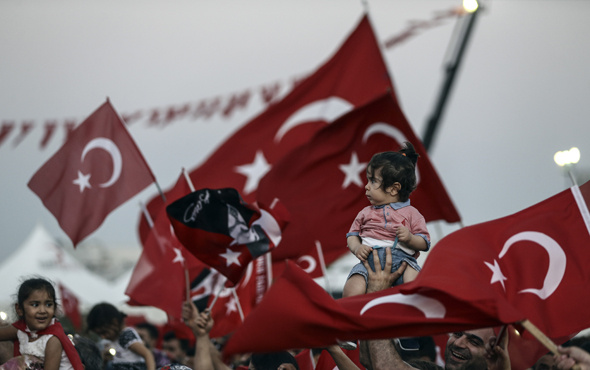  Adana'da demokrasi nöbeti devam ediyor