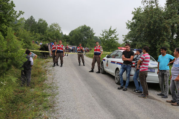 TEOG tercihi yapmaya gidiyorlardı feci kaza ölü ve yaralılar var