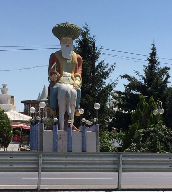 Acayip Nasreddin Hoca heykellerine başkandan tepki