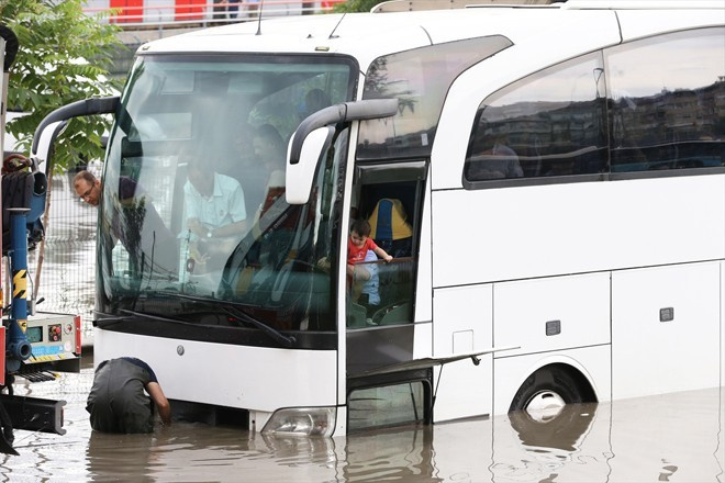 Uzmanlar uyarıyor! Sel sularında büyük tehlike