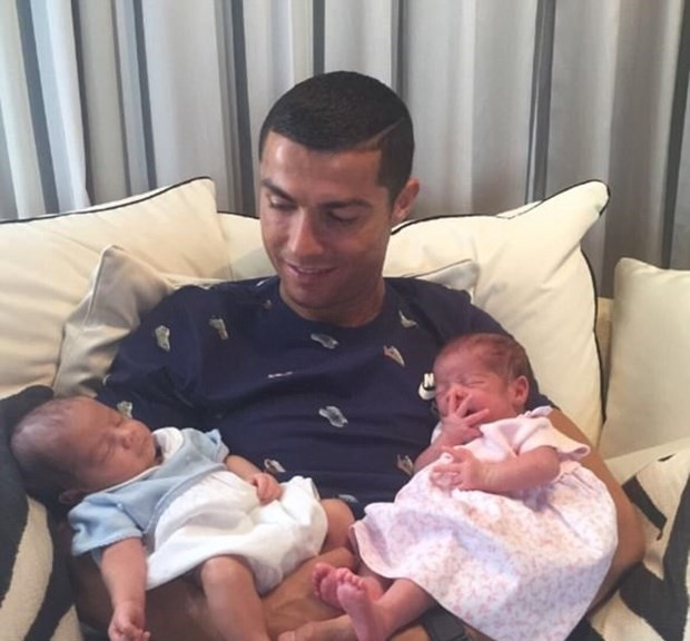  Ronaldo çocuklarının annelerini neden saklıyor?