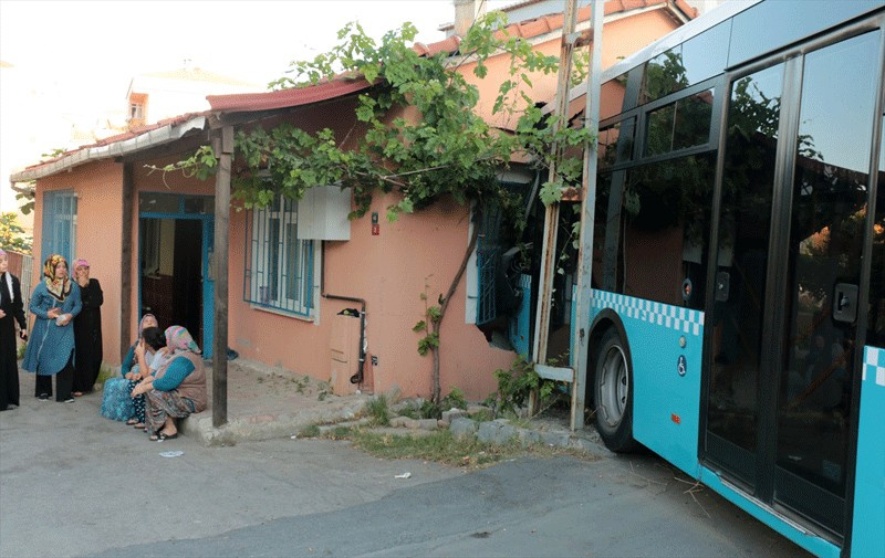 Otobüs eve girdi herkes uyuyordu ve... Mucize kurtuluş!