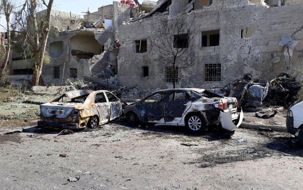 Şam'da bombalı araçla saldırı peş peşe patlatıldı