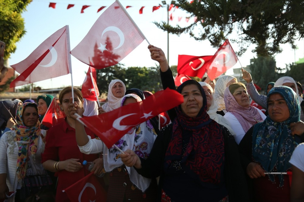 Suruç'ta binlerce kişi teröre böyle meydan okudu