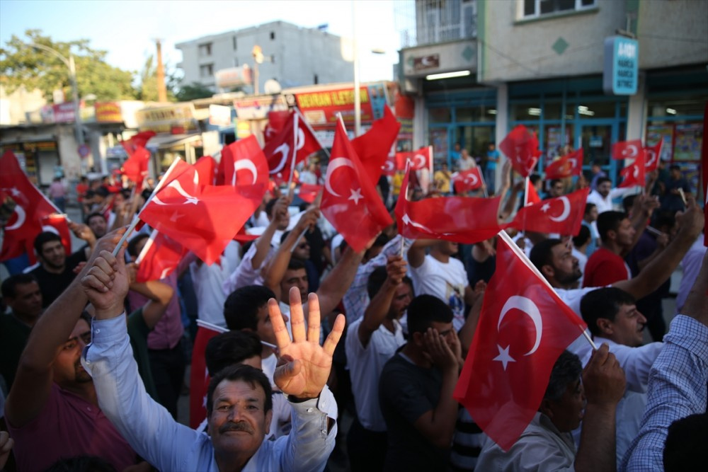 Suruç'ta binlerce kişi teröre böyle meydan okudu