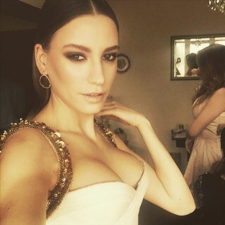 Serenay Sarıkaya tatil sezonunu açtı