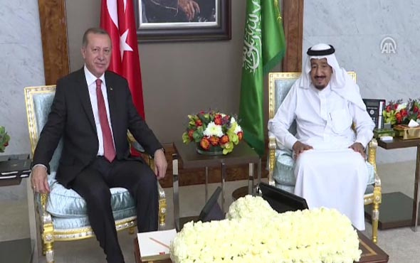  Erdoğan, Suudi Arabistan Kralı Selman bin Abdülaziz ile bir araya geldi