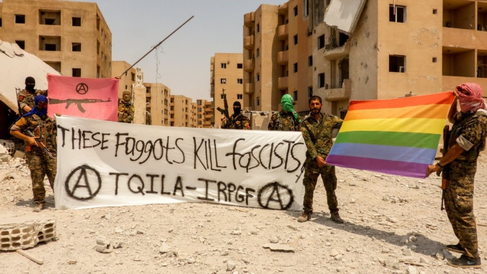 Suriye'de eşcinsel ordusu kuruldu hamisi bakın kim?