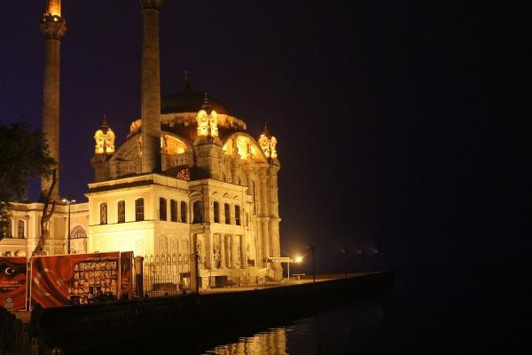 İstanbul'da göz gözü görmüyor Şehitler Köprüsü kayboldu!