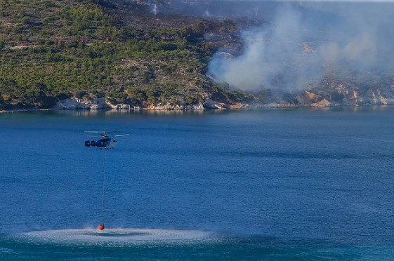 İzmir'de durdurulamayan orman yangını elektirik ve su kesildi