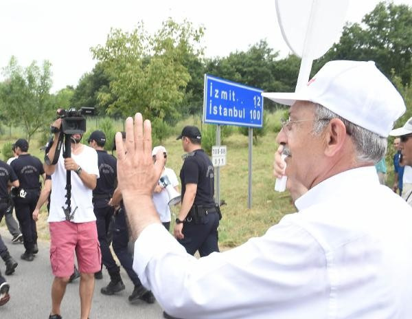 Kılıçdaroğlu HDP'lilerle kol kola yürüdü