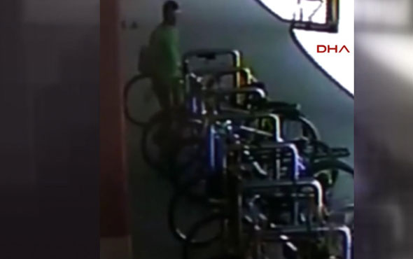 Bisiklet hırsızları güvenlik kamerasında
