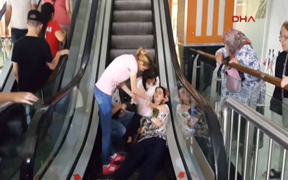 AVM'nin yürüyen merdiveninden yuvarlanan kadın yaralandı