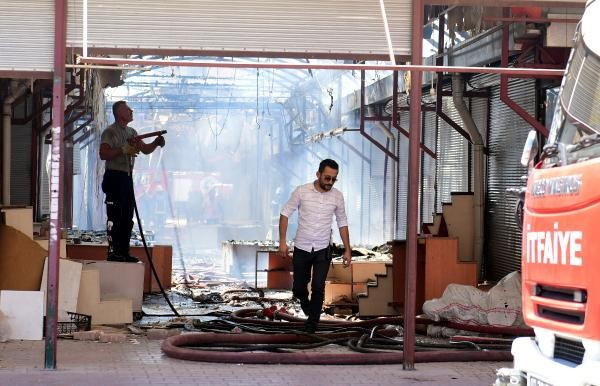 Antalya'da felaket! 100 iş yeri kül oldu