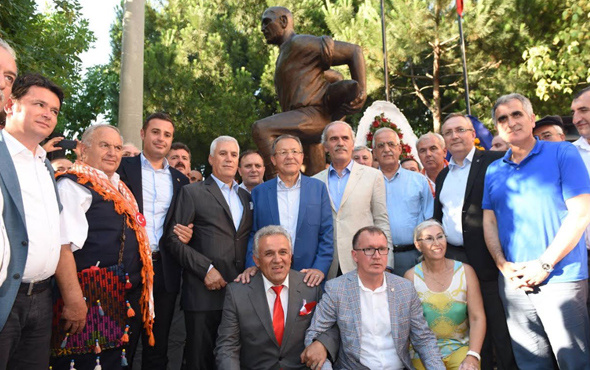 Bursa'da Koca Seyit heykeli açıldı