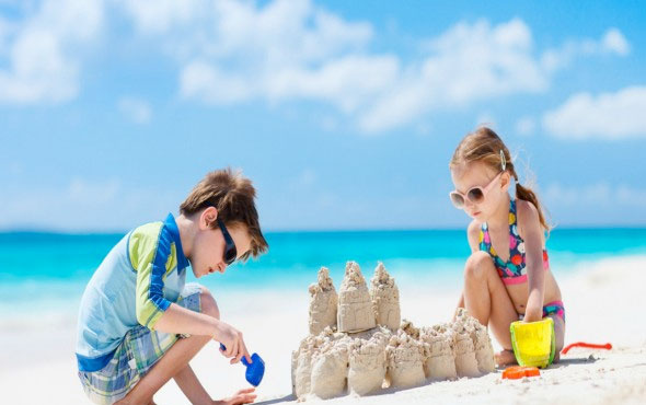  Çocuğunuzla sağlıklı bir yaz tatili için 10 altın kural