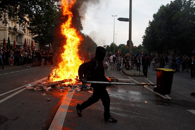 Almanya Hamburg G20 protestoları marketler talan edildi