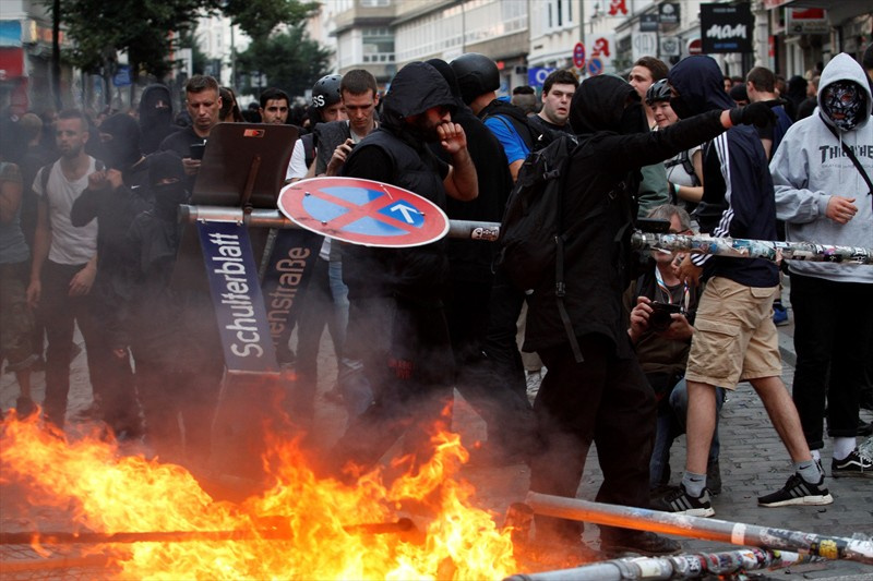 Almanya Hamburg G20 protestoları marketler talan edildi