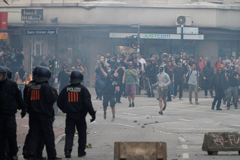 Almanya Hamburg G20 protestoları marketler talan edildi