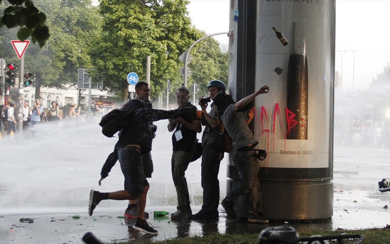 Almanya Hamburg G20 protestoları marketler talan edildi