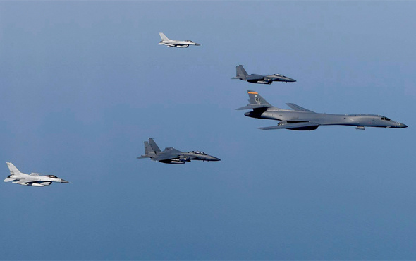  ABD bombardıman uçakları Kore Yarımadası'nda