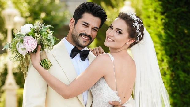 Burak Özçivit Fahriye Evcen'e içgüveyi gitti!