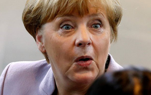  Merkel'in popülaritesi düştü 