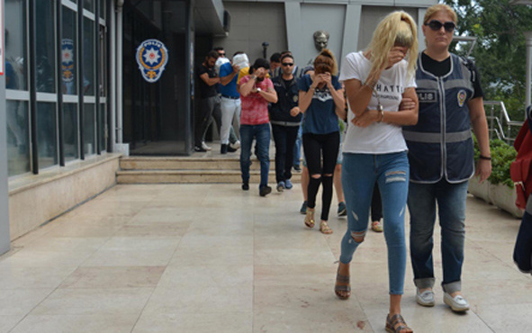 Bursa'da ruletli transferli fuhuş çetesi