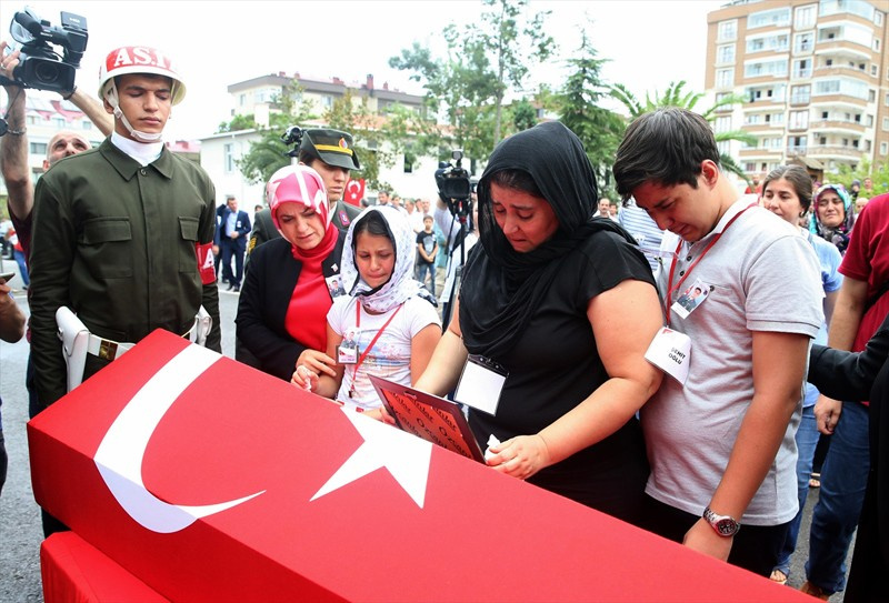 Trabzon'da şehit olan Ferhat Gedik memleketi Hatay'a böyle uğurlandı