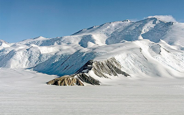 Antarktika'da buzullar altında 91 yanardağ bulundu