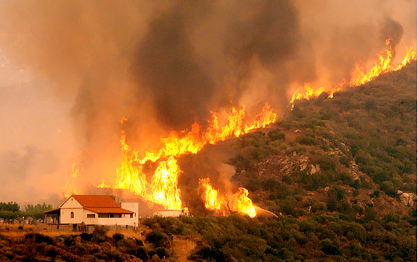Yunanistan'da yangın 3 gündür söndürülemiyor
