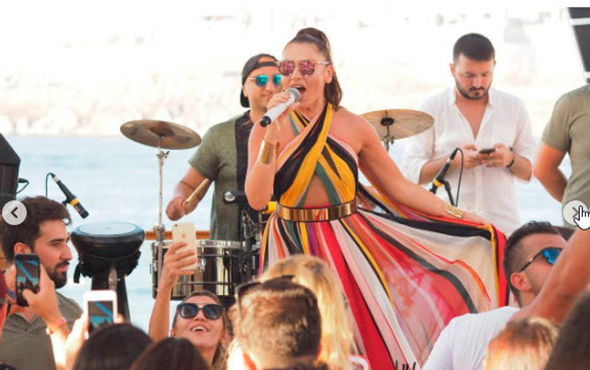 Hadise'den bikinili paylaşım