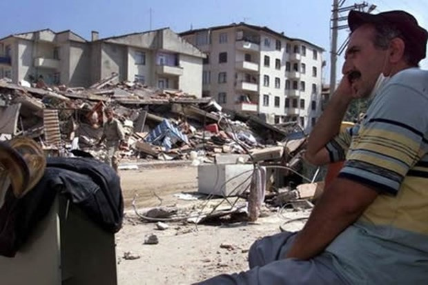 17 Ağustos depremi 18.yılı Türkiye bu büyük acıyı unutmuyor