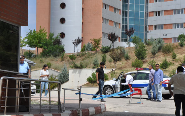 Kaza kurşunuyla vurulan polis şehit oldu