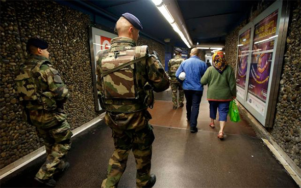 Fransa'da terör alarmı: Tren garı boşaltıldı!