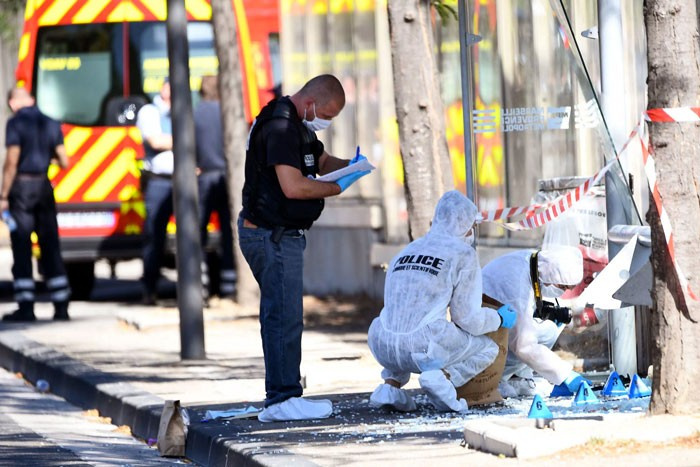 Fransa'nın Marsilya kentinde saldırı olay yerinden görüntüler