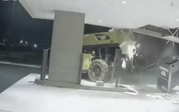 Forklift ile ATM'yi böyle çaldılar!