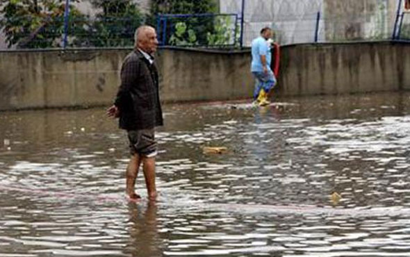 Şiddetli sağanak Marmara'yı fena vurdu