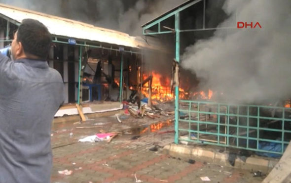 Pakistan'da açık halk pazarında yangın... Yüzlerce dükkan kül oldu