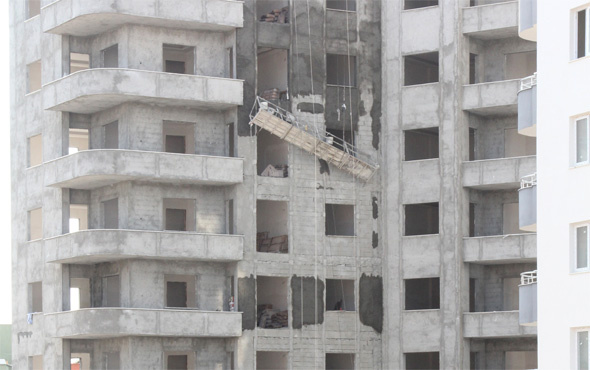 Mersin'de inşaattan düşen 2 işçi öldü