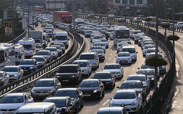 İstanbul yol durumu trafikte neler oluyor her dakika daha kötüleşiyor