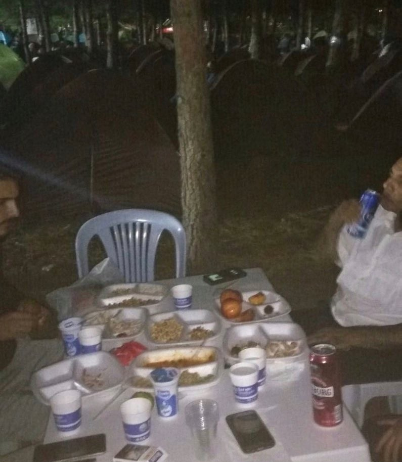Kim takar içki yasağını CHP'lilerin şehitlikteki skandal görüntüleri