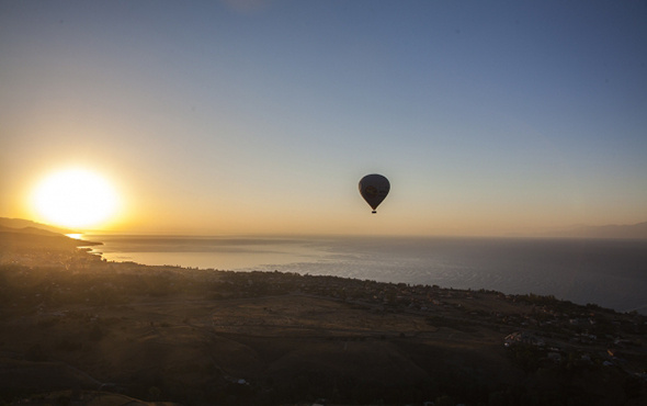 Doğu'nun ilk balon turu Ahlat'ta yapıldı